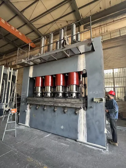 Machine automatique de presse à chaud de stratification de mélamine de cycle court pour des panneaux de forces de défense principale de meubles